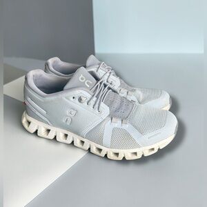 On Running Cloud 5 Light Blue Sneakers Lightweight Athletic Shoes Women’s 7.5